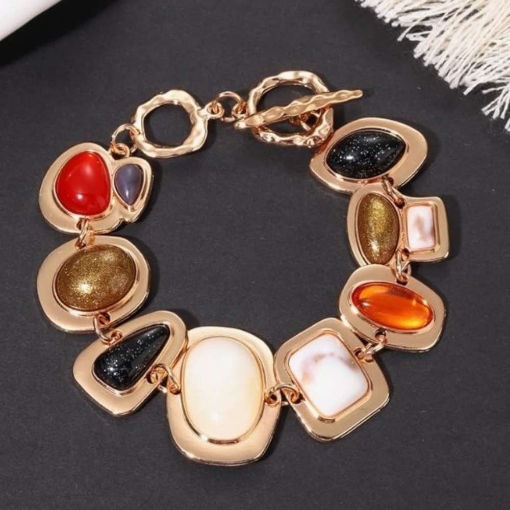 Gorgeous Vintage Golden Faux Stone Bracelet - Picture 2 of 5